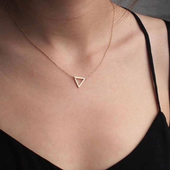 felicias Jewelry - Minimalistic Gold Triangle Necklace